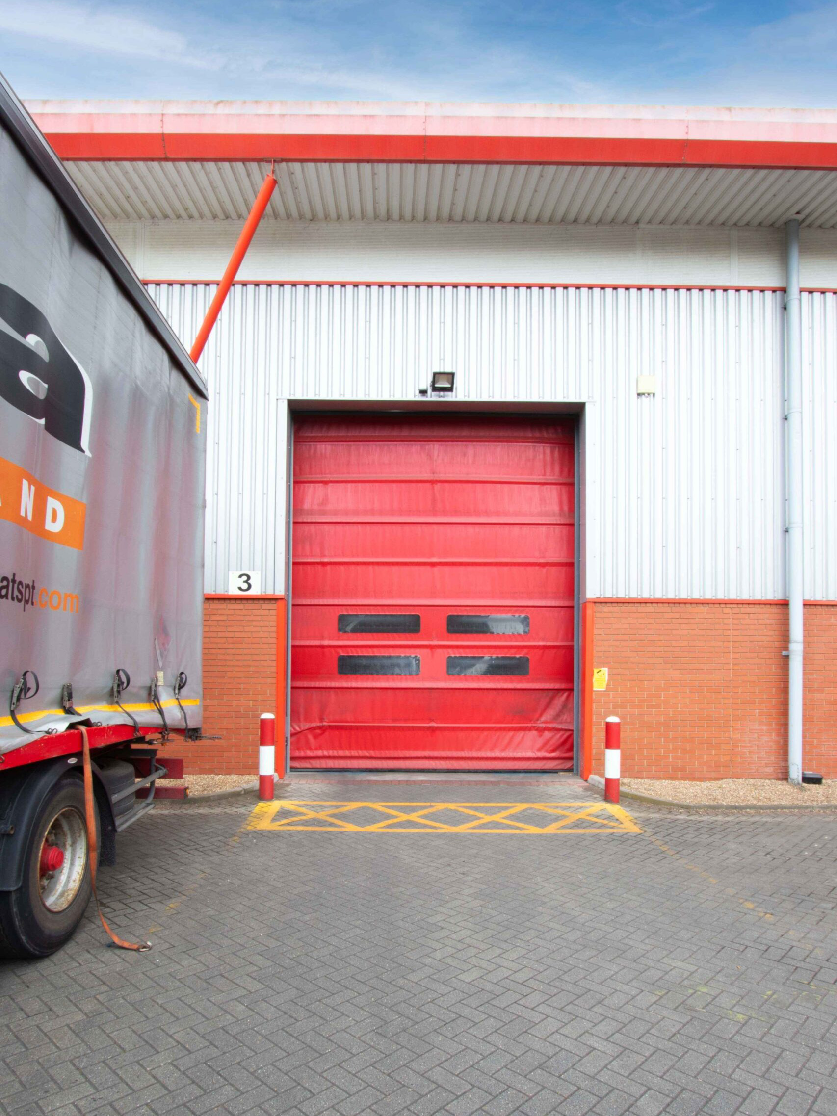 Warehouse and distribution high speed door